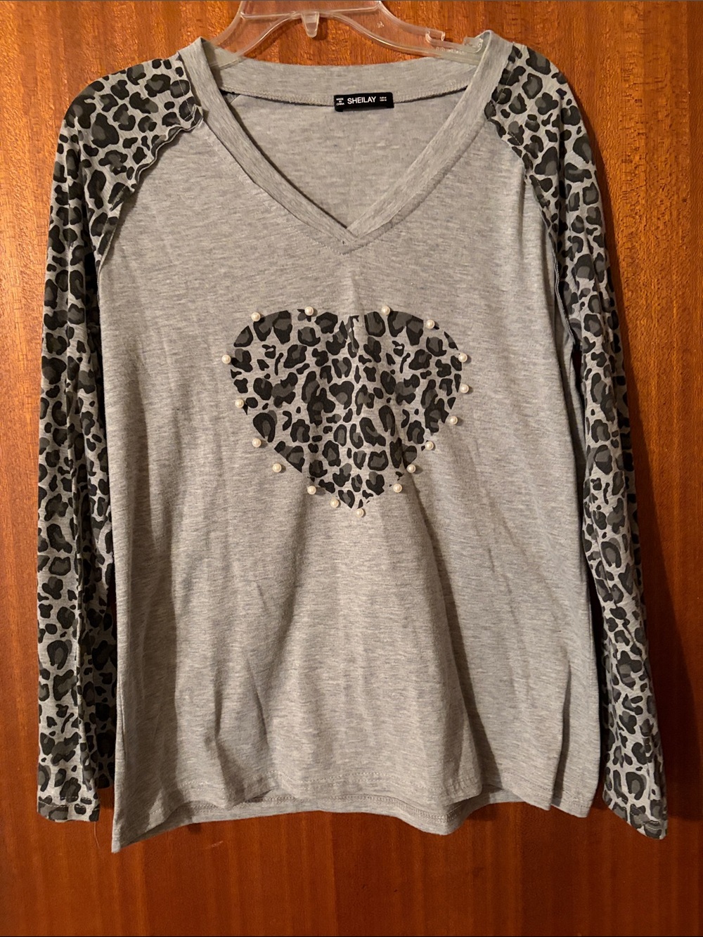Shelay Gray Leopard Heart Long-Sleeve V-Neck Top